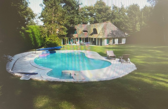 Charming family cottage, large garden, heated outdoor swimming pool
