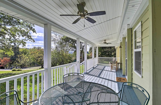 Charming Family Cottage, Walk to Claytor Lake