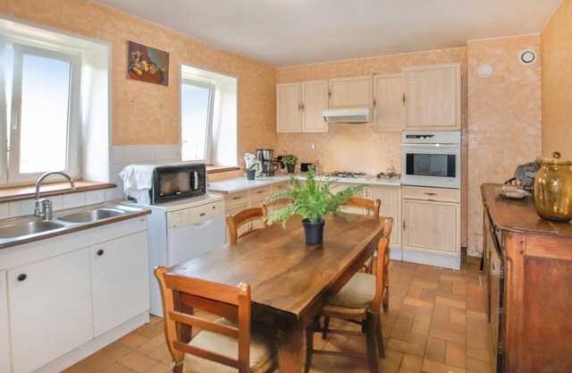 Charming family house in natural stone on a vineyard near Lyon.