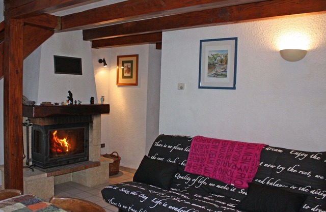 Charming Farmhouse with Game Room, 10 km to Val d'Ajol, WiFi Included