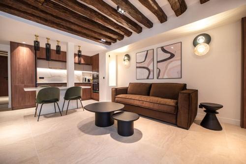 Charming Flat in Magnificient Place des Vosges