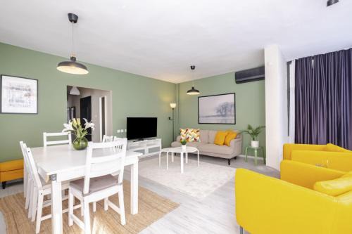Charming Flat Near Bagdat Street