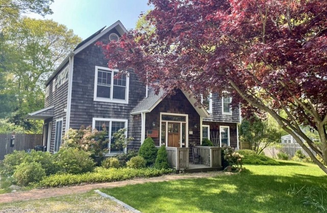 Charming Four Bedroom Home With Heated Pool Close To Beautiful Beaches