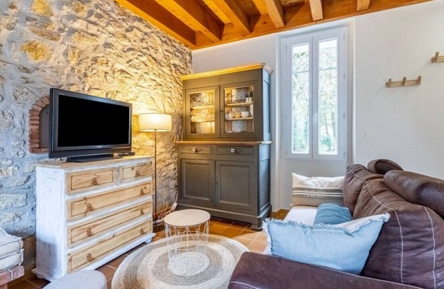 Charming Brevinoise under the pines 400m from the beach!