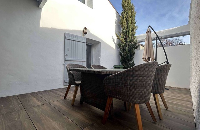 Charming 4-Person Village House with Sunny Courtyard, WiFi, and Free Parking