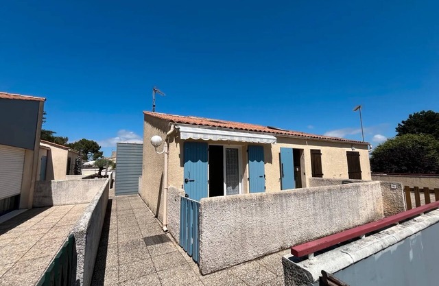 Charming Studio in Saint Trojan with Private Terrace and Wi-Fi