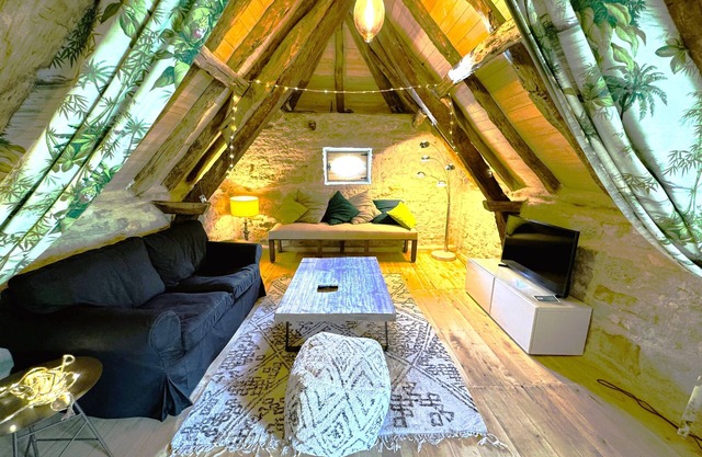 Charming gîte, Lot Valley, large private garden, 3 *.