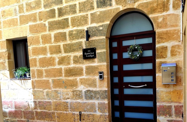 Charming Ghajnsielem Guest House, Steps away from Mgarr Harbor
