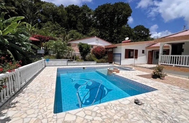 Charming gîte, in a lush countryside setting yet close to all amenities.