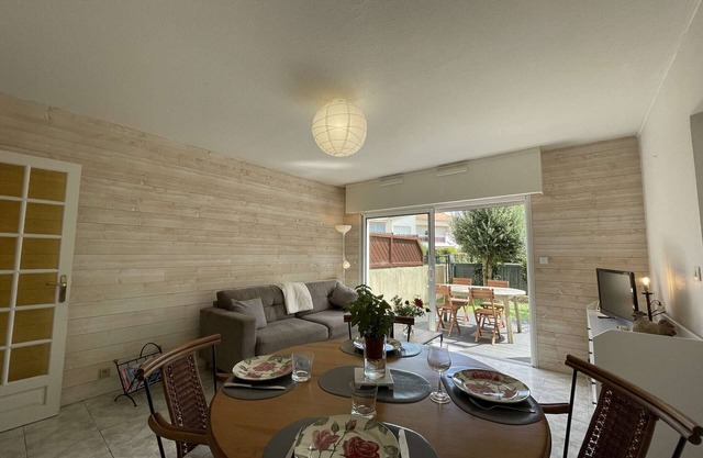 Charming Ground Floor Apt with Pool Access, Near Shops & Transit - La Rochelle
