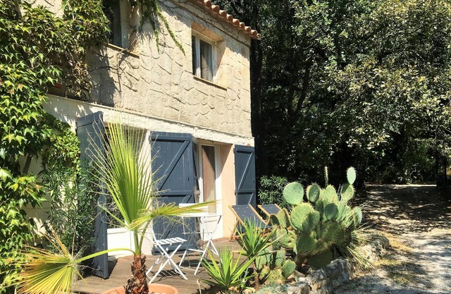 Charming guest rooms in outbuilding with terrace and private garden
