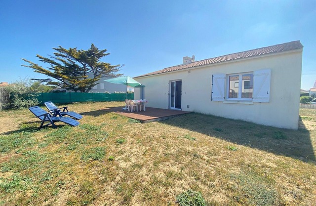 Charming Home with Enclosed Garden, 700m from Sauzaie Beach, Ideal Surf Spot