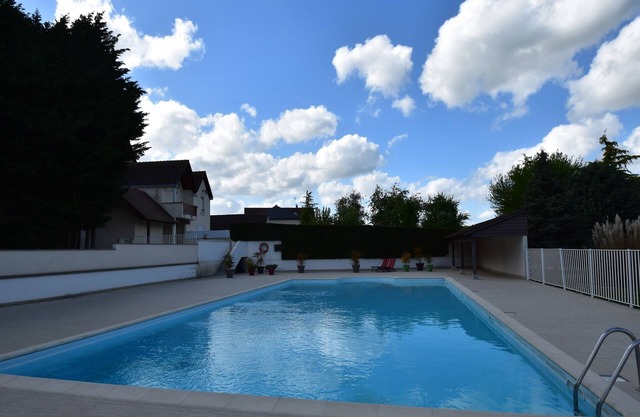 Charming holiday home with pool and pond