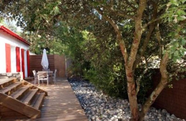 Charming house with garden and direct access to the beach (50 m)