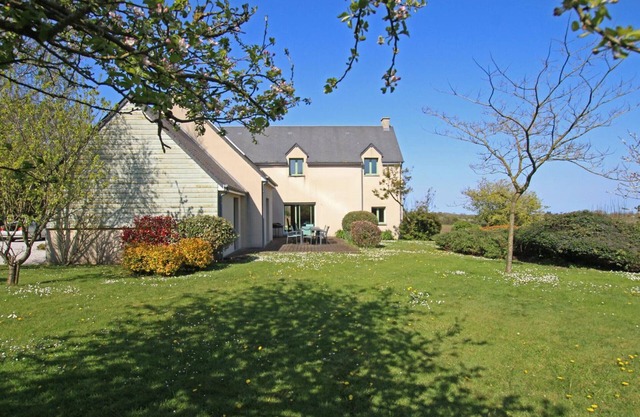 Charming house with private garden, terrace, and full amenities in Sainte-Marie-du-Mont