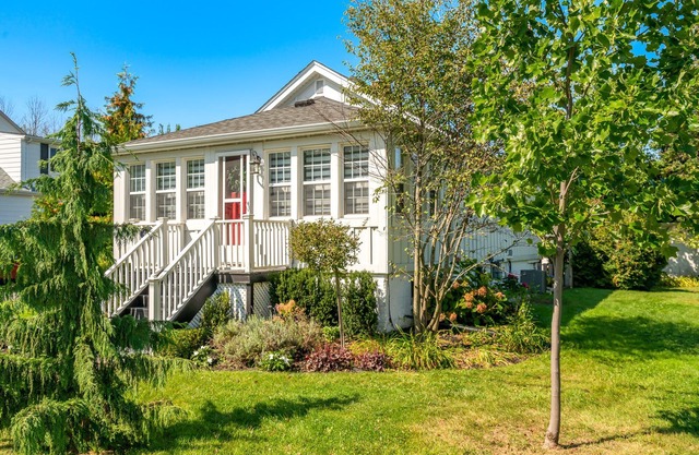 Charming Historic Cottage in Old Town Niagara-on-the-Lake