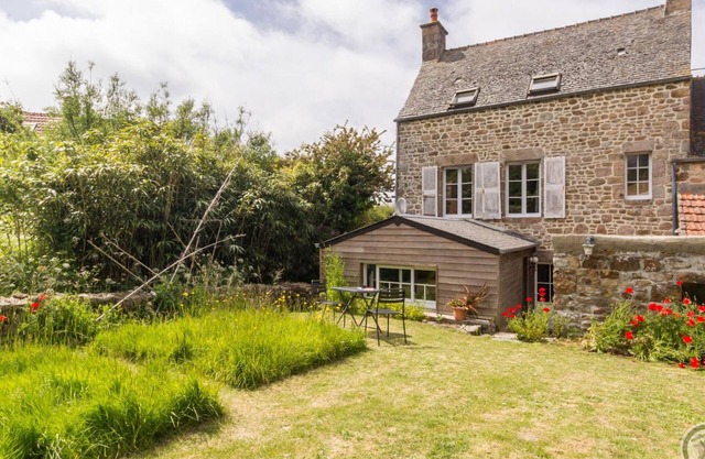 Charming Historic Home with Garden, Near Port and Nature Trails, Ideal for a Peaceful Getaway