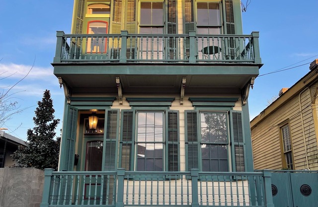 Charming historic Marigny townhouse - 2 br/3ba