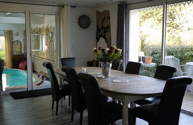 Charming house on park 4300m and heated indoor pool, 14/16P