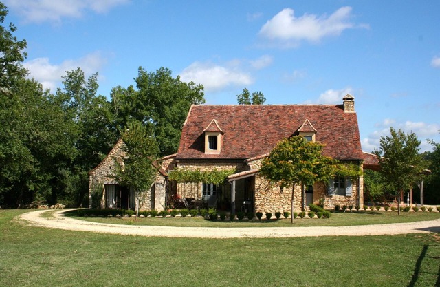 CHARMING HOUSE WITH HEATED SWIMMING POOL
