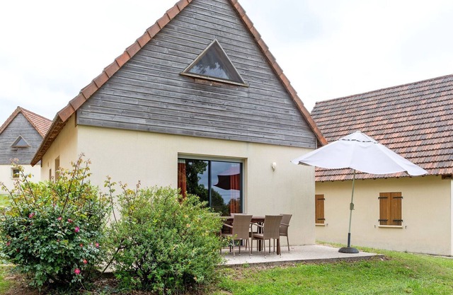 Charming holiday home in Lacapelle-Marival with terrace