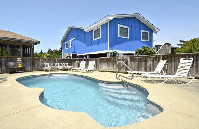 Charming home on quiet street, pool & spa. Perfect review scores, no junk fees