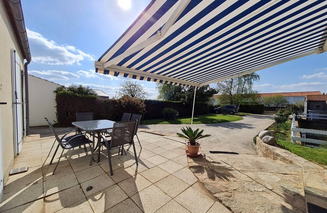 Charming Home with Garden, Veranda, Near Shops - Ideal for Family Getaways