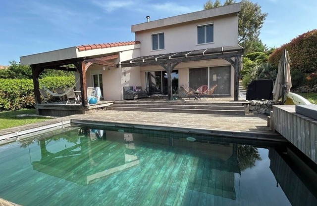 Charming house with pool - between sea and nature, Côte d'Azur