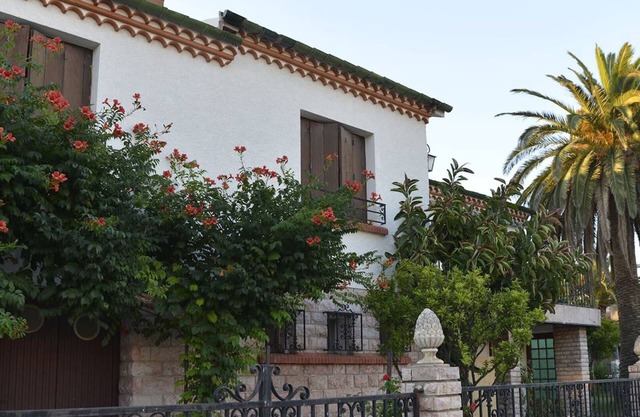 Charming house between sea and mountains.