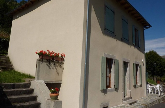 Charming House in Auvergne - Sleeps 4, Terrace, Near Shops & Nature Trails
