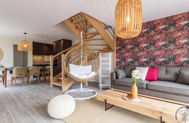 "Charming House Near Beach, Ideal for Families & Pets, Fully Equipped & Inclusive Services"