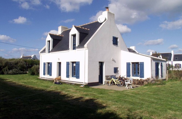 Charming House Near Donnant Beach - Sleeps 7, Pet-Friendly, No TV, Non-Smoking