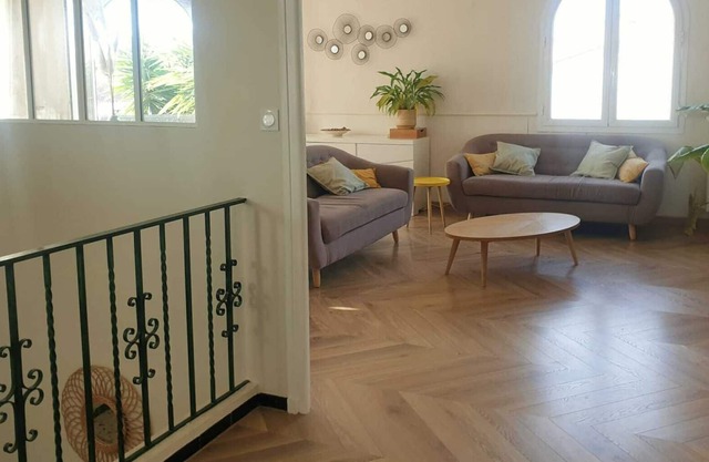 Charming house with swimming pool 20 minutes from the sea