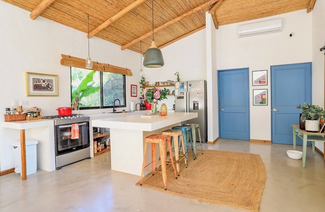 Charming Jungle 3-bedroom house with WiFi, AC in peaceful Manzanillo