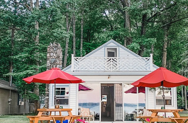 Charming Lakefront Higgins Lake Cottage.