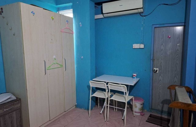 Charming large studio style room with attached bathroom in Malé with WiFi, AC