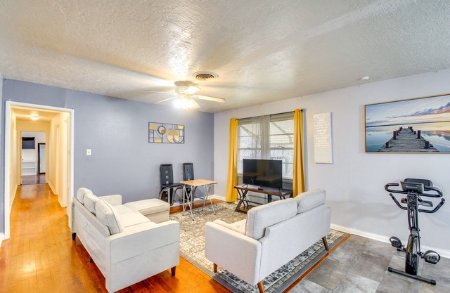 Charming Lawton Escape w/Patio + Grills!