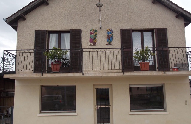 charming little apartment type T 2 single storey house