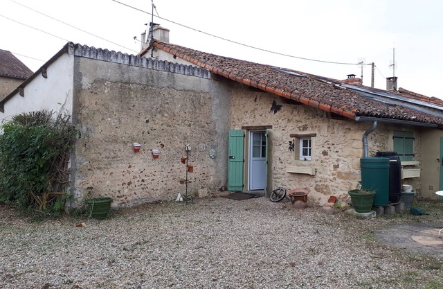 Charming little house with all comfort in peace.