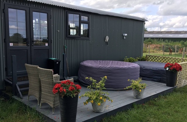 Charming Luxurious Rural Shepherds Hut