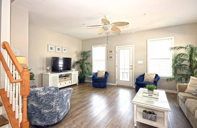 Charming luxury 5 Bd townhouse located in the gated community with indoor and outdoor pool, private beach, and free internet