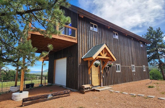 Charming mountain barndominium on 44 acres! Views, beautiful barndominium!