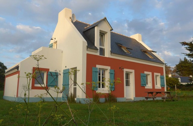 Charming New House Near Beach, Shops, with Garden & Modern Amenities