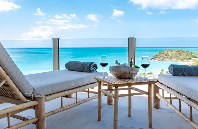 Charming Ocean Bluff 2 Bedroom Villa Ideal for Quiet Escapes & Rejuvenation
