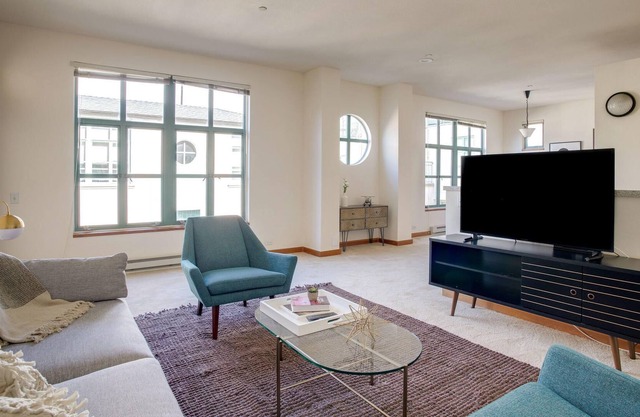 Charming Pet-Friendly 2BR in Russian Hill