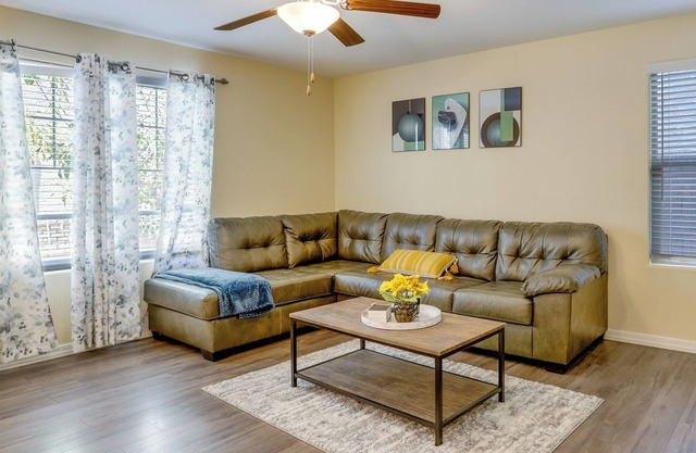 Charming Phoenix Home, 13 Mi to Chase Field!