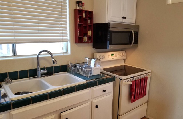 Charming private 1-bedroom Casita in Cave Creek with stunning views, AC and WiFi