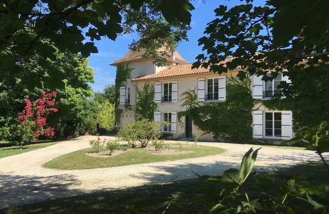 Charming property with exceptional views and infinity pool