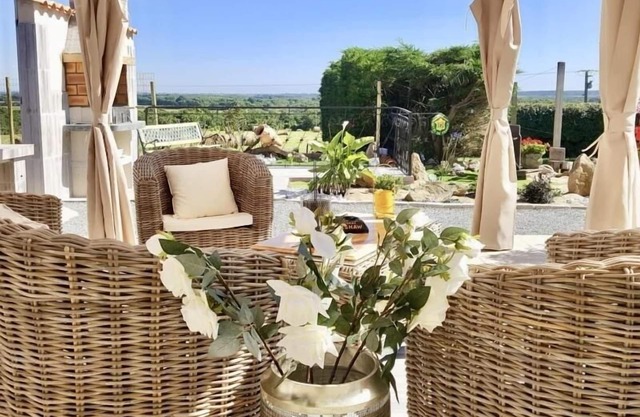 Charming Renovated Farmhouse with Private Garden, Near Fishing Pond, Trampoline, and BBQ