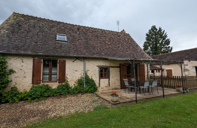 Charming Restored House in Berry with Private Fishing Pond and Woodland Serenity